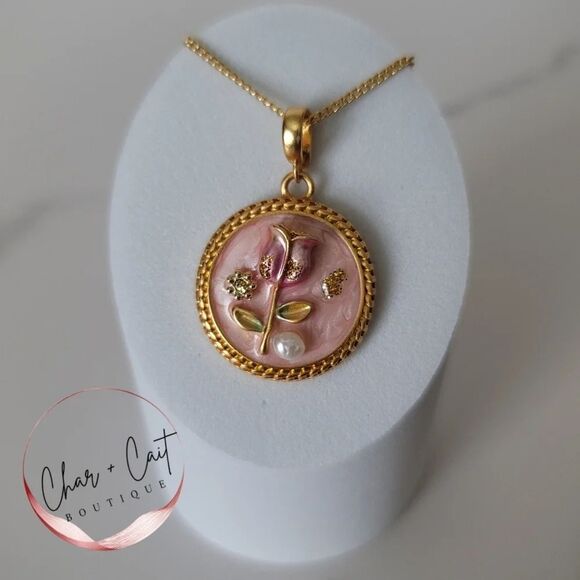 Jewelry - Delicate Rose Pendant Necklace